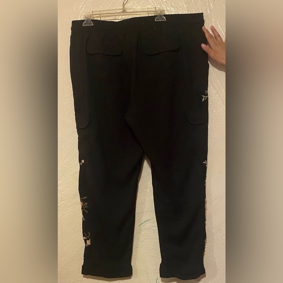 Knox Rose Capris - Picture 2 of 3